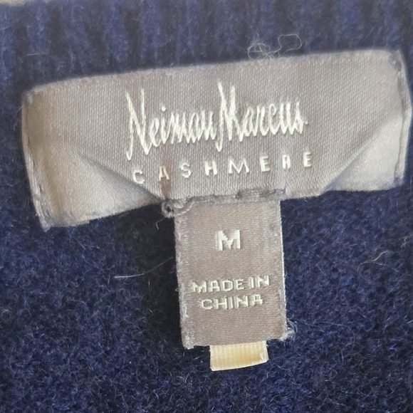 Neiman Marcus Womens Deep Blue V-Neck 100% Cashmere Sweater Size Medium - Picture 3 of 11